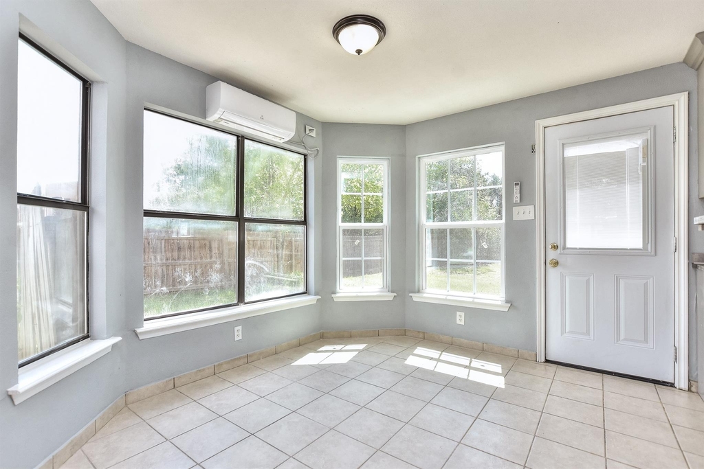 1202 Southwalk St - Photo 9