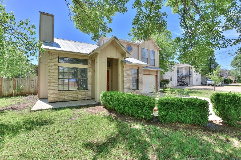 1202 Southwalk St - Photo 3