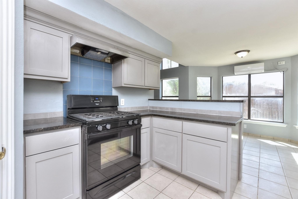 1202 Southwalk St - Photo 12
