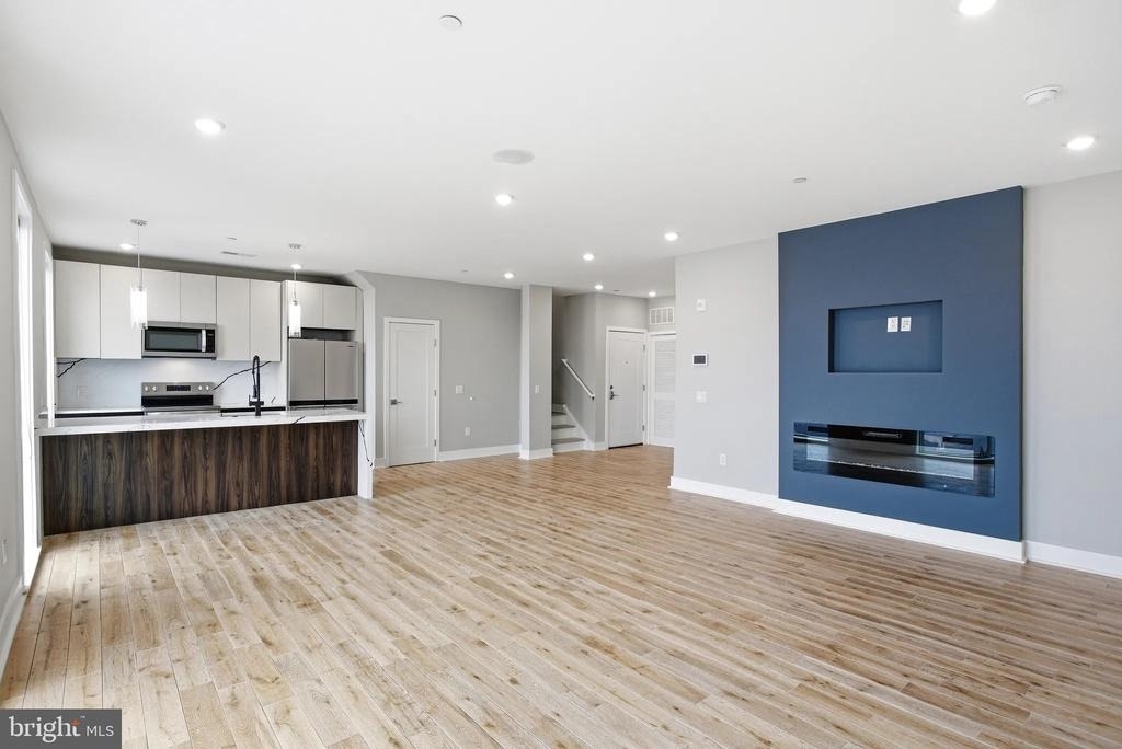 1000 W Girard Avenue - Photo 5
