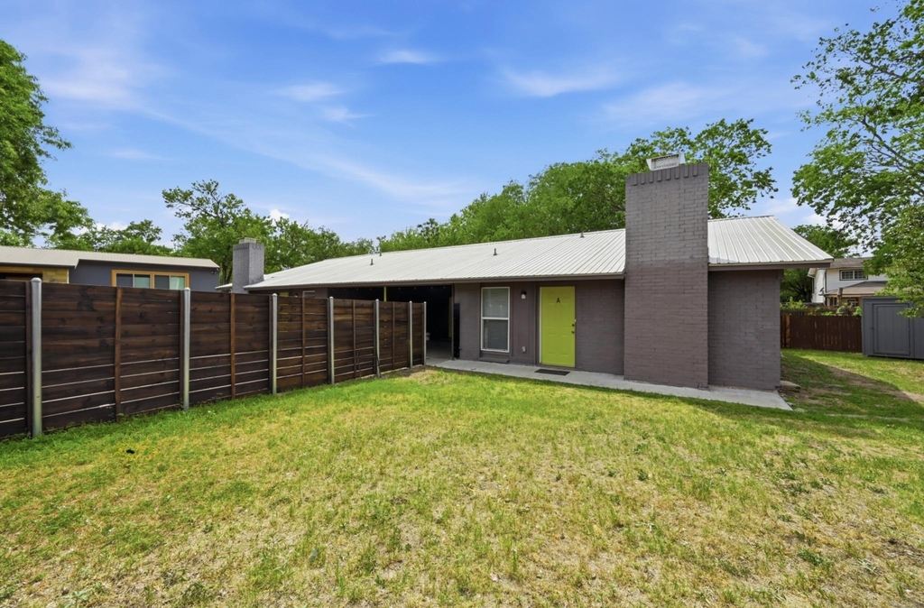5104 Spruce Cv - Photo 0