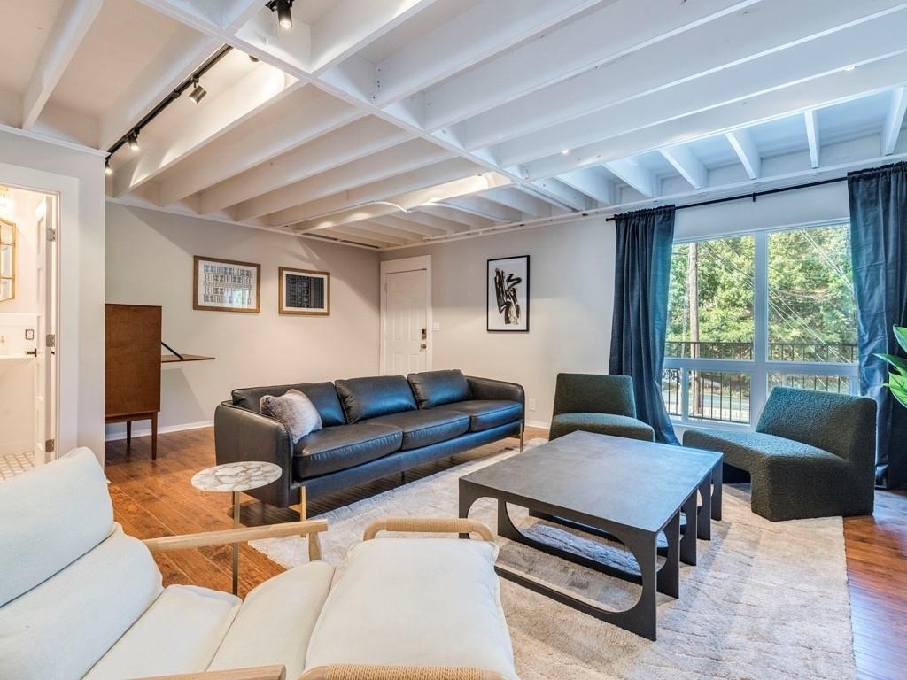 500 E Riverside Dr - Photo 4