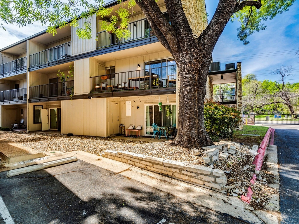500 E Riverside Dr - Photo 30