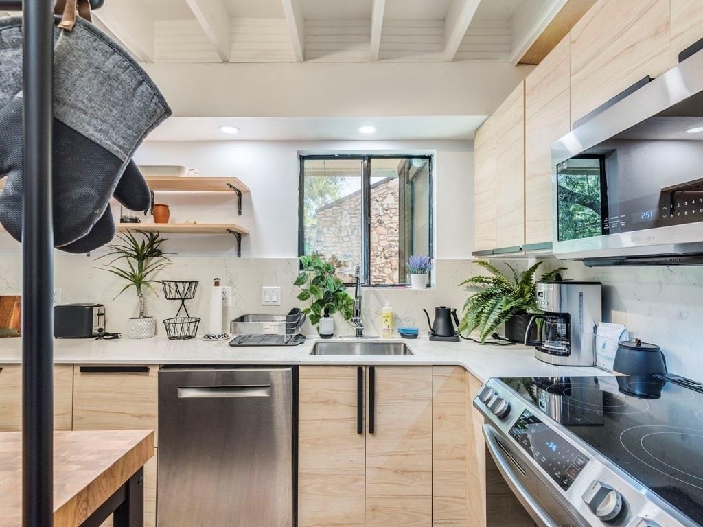 500 E Riverside Dr - Photo 8