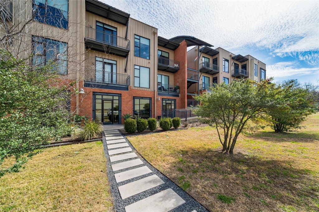 2525 S Lamar Blvd - Photo 1