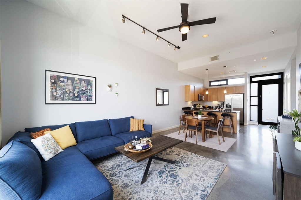 2525 S Lamar Blvd - Photo 2