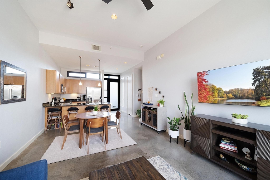 2525 S Lamar Blvd - Photo 3