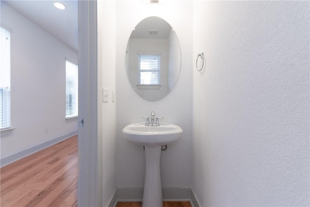 1410 Casa Dr - Photo 3