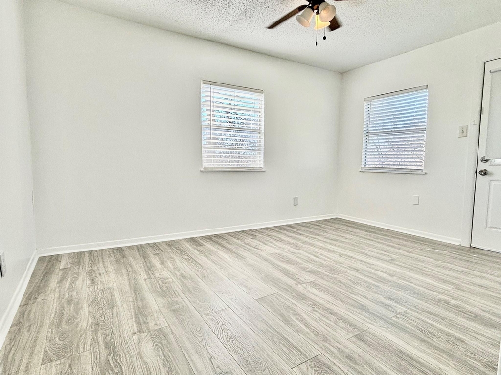 2906 E 12th St - Photo 5