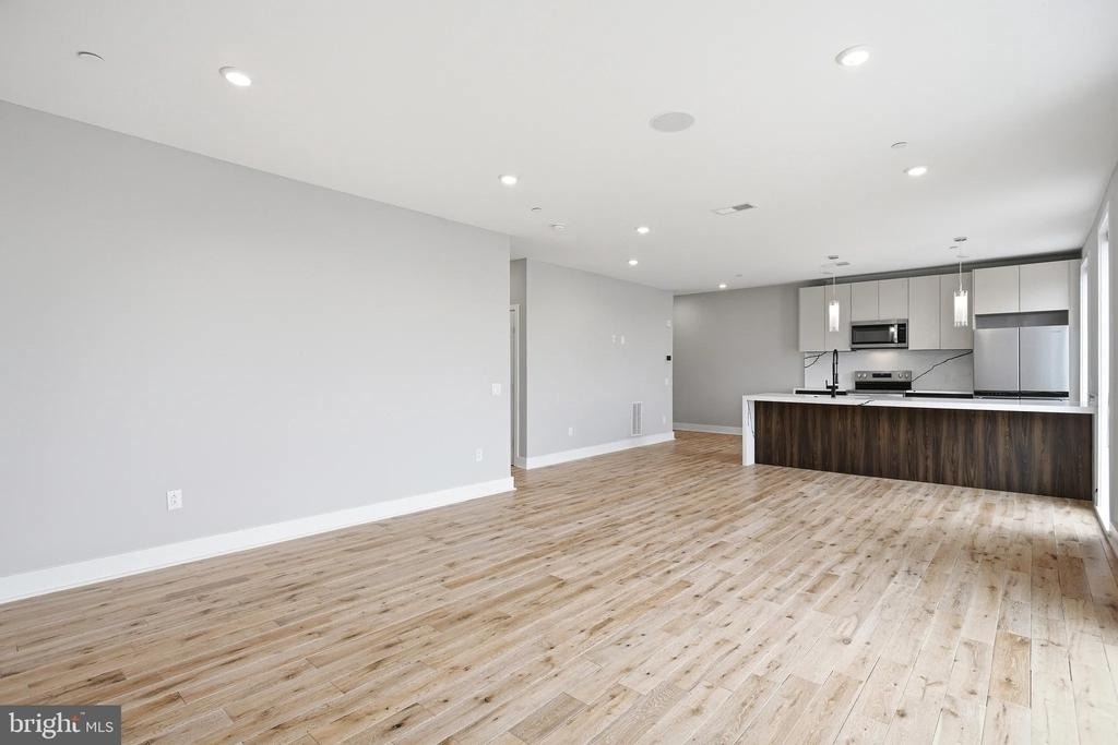 1000 W Girard Avenue - Photo 3