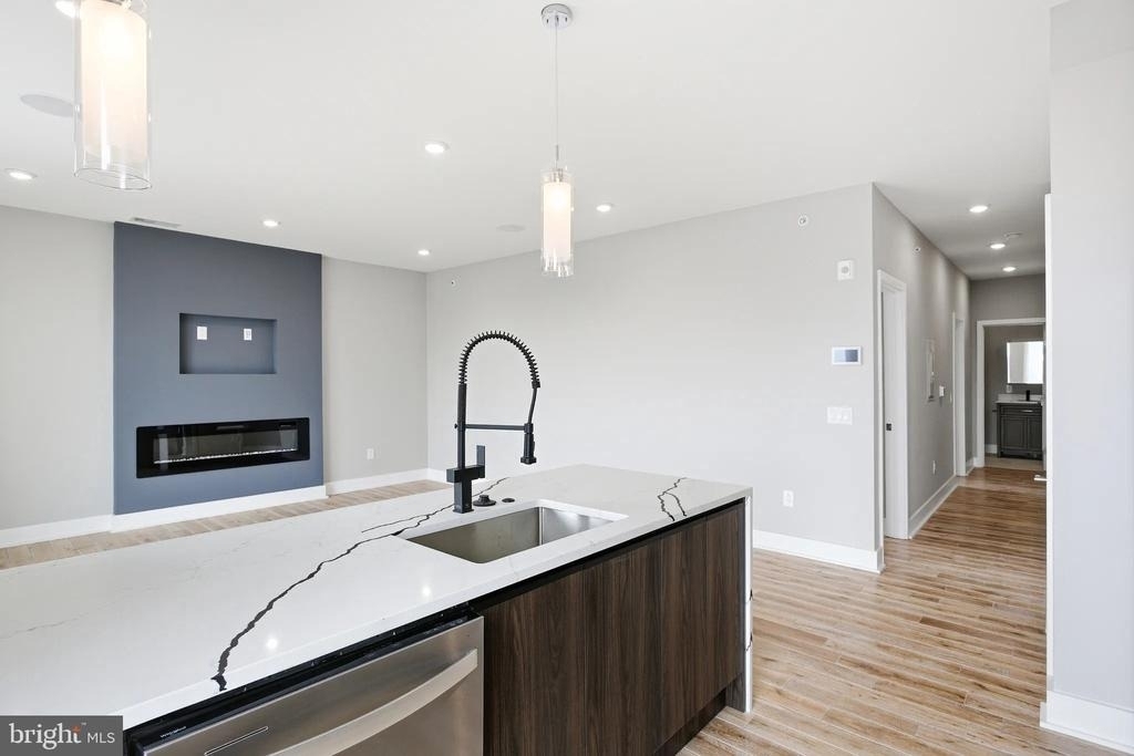1000 W Girard Avenue - Photo 10