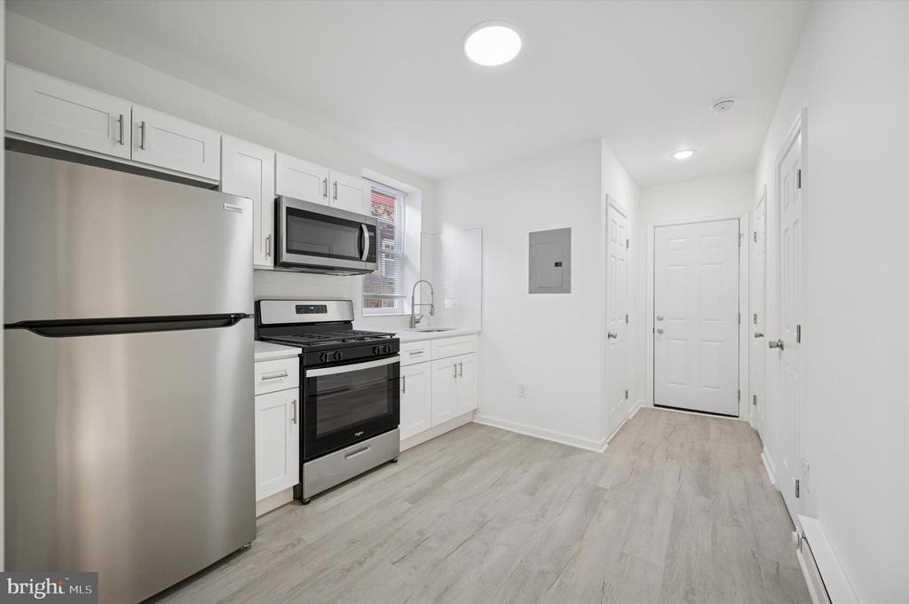 1418 W Erie Avenue - Photo 4