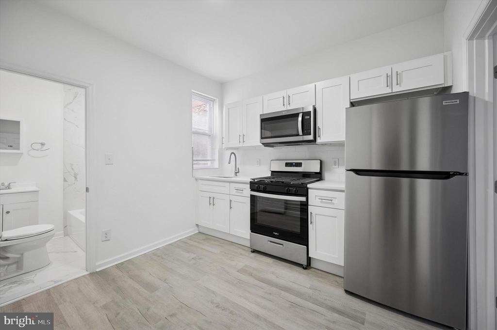 1418 W Erie Avenue - Photo 0