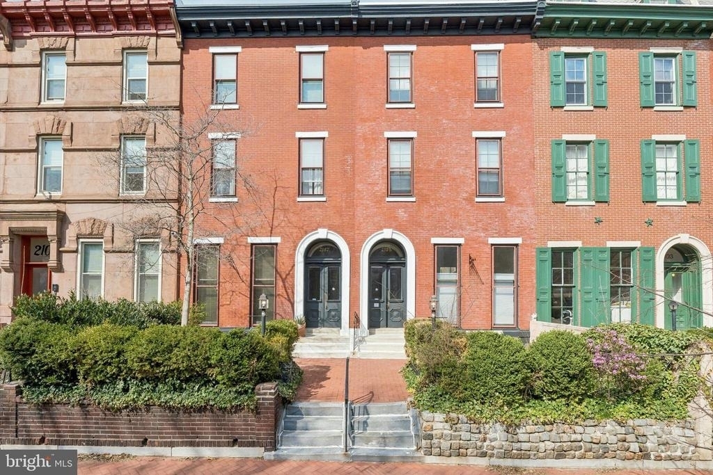 2105 Green Street - Photo 0