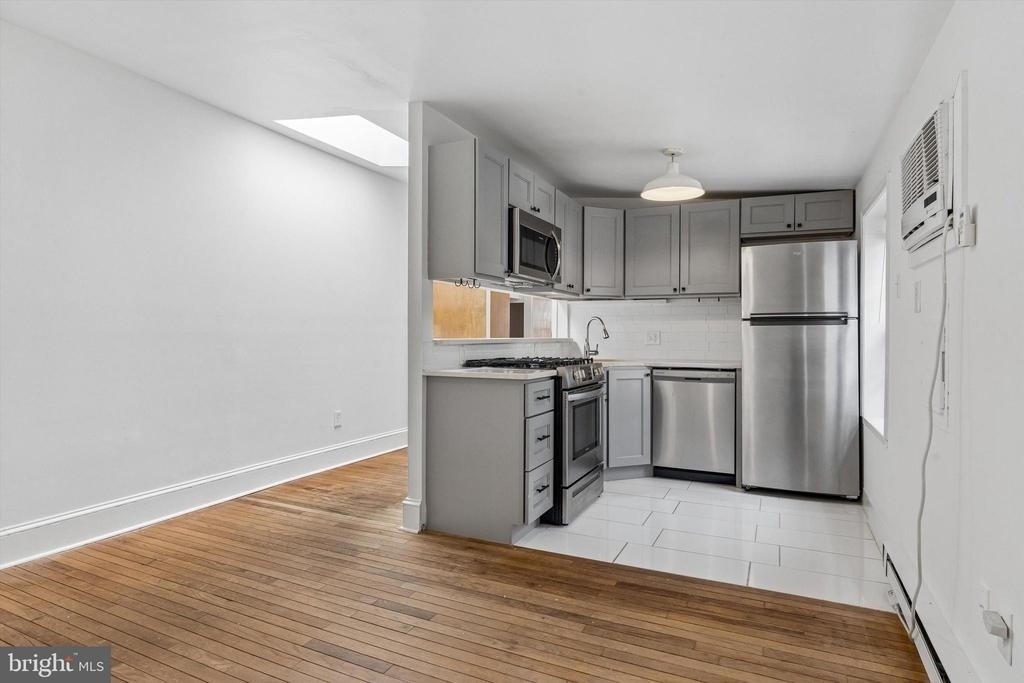 2105 Green Street - Photo 4