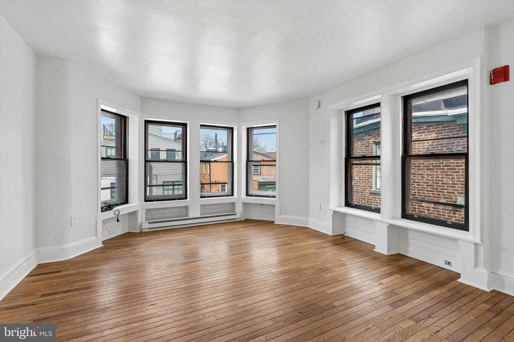 2105 Green Street - Photo 7