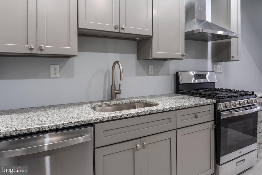 2323 Moore Street - Photo 6