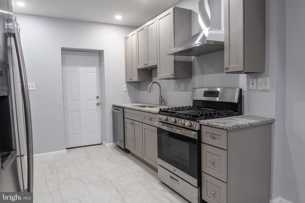 2323 Moore Street - Photo 5