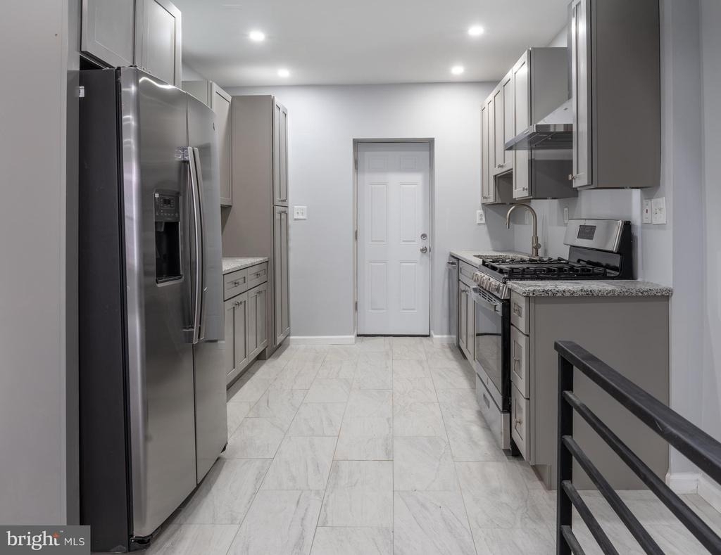 2323 Moore Street - Photo 4