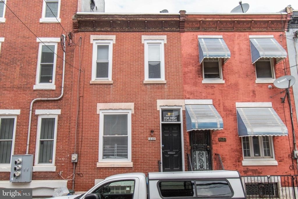 1635 Fontain Street - Photo 0
