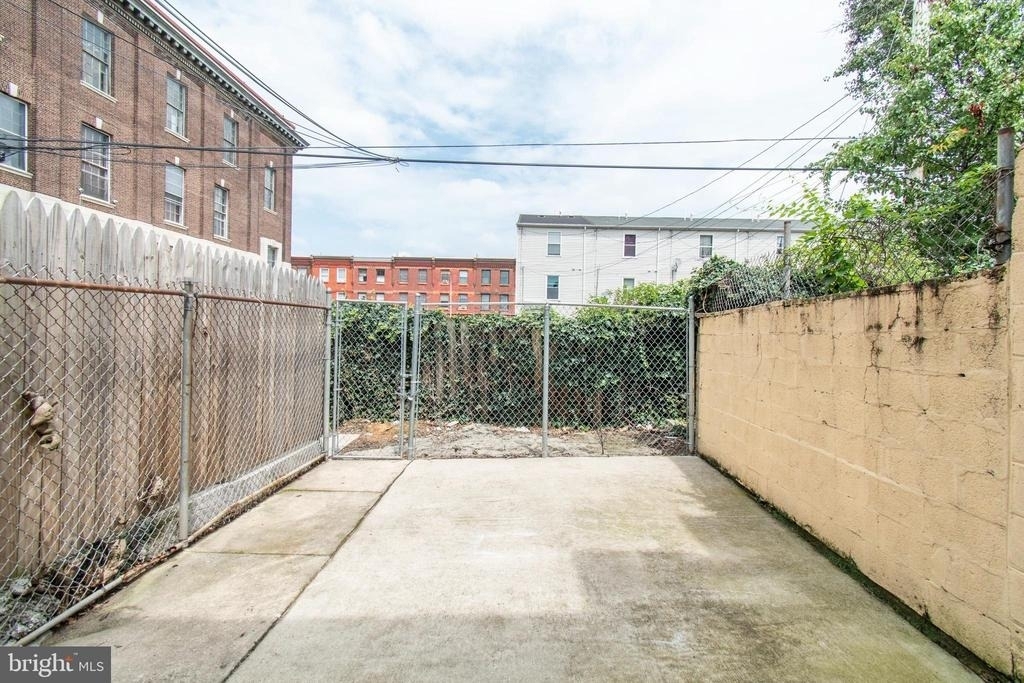 1635 Fontain Street - Photo 30