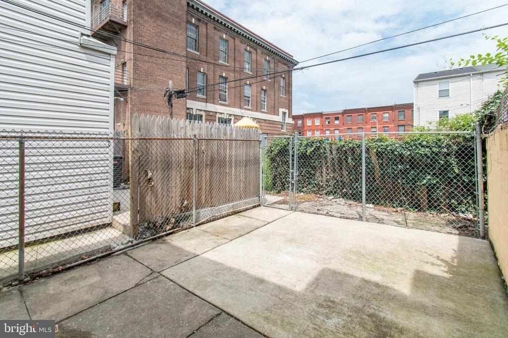1635 Fontain Street - Photo 29
