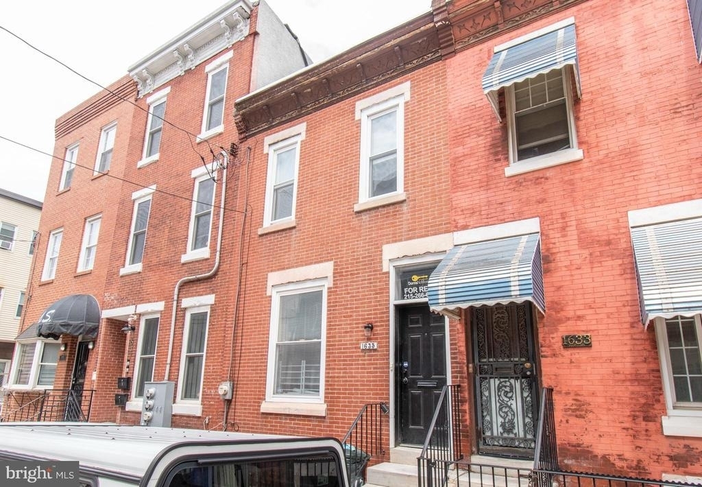 1635 Fontain Street - Photo 1