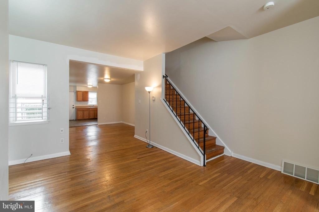 1635 Fontain Street - Photo 3