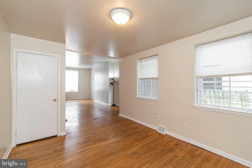 1635 Fontain Street - Photo 11