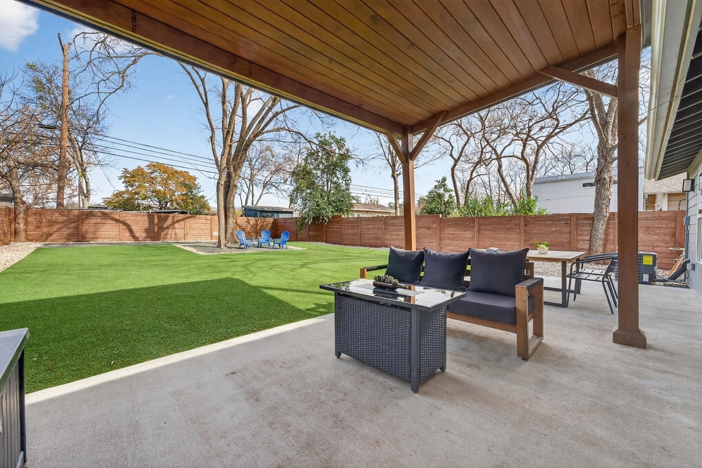 504 W Croslin St - Photo 1