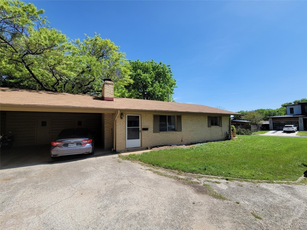2114 Ann Arbor Ave - Photo 1