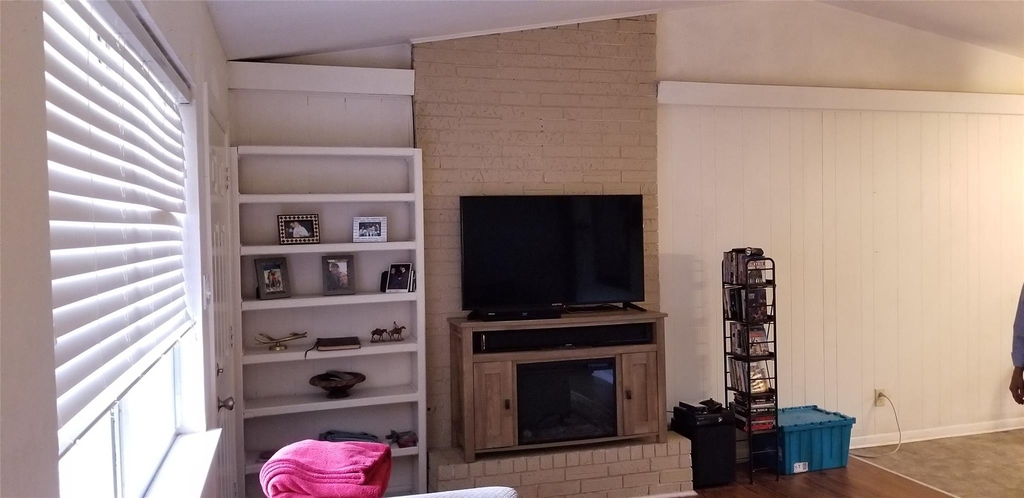 2114 Ann Arbor Ave - Photo 3