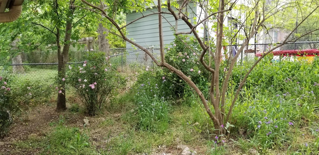 2114 Ann Arbor Ave - Photo 9