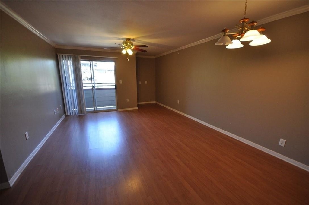 501 W 26th St - Photo 3