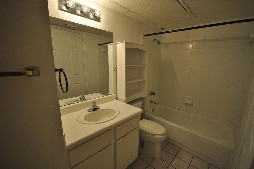 501 W 26th St - Photo 4