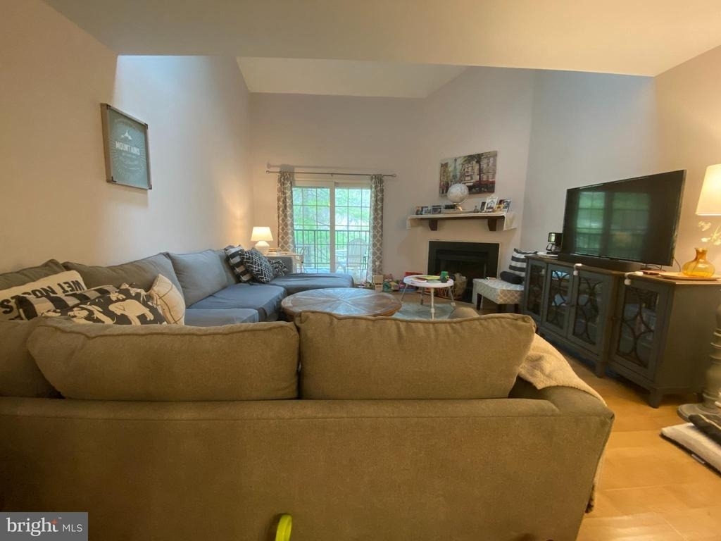 240 Valley Stream Lane - Photo 2