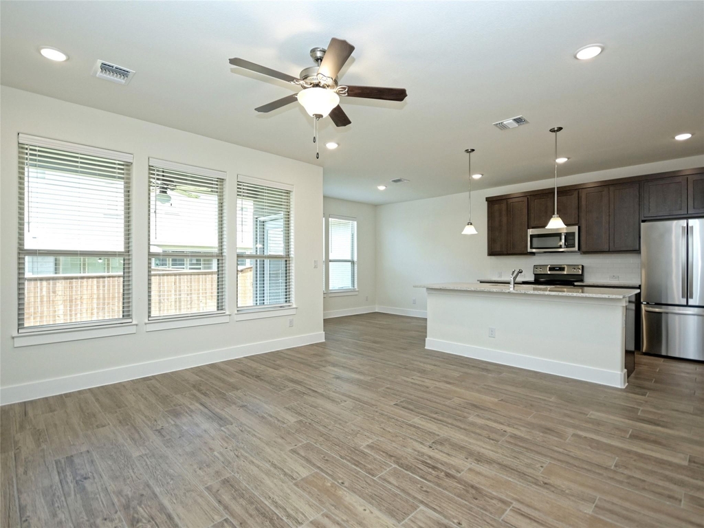 415 Parkline Dr - Photo 3