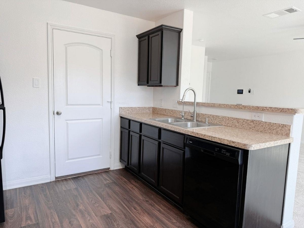 3000 Cressler Ln - Photo 9