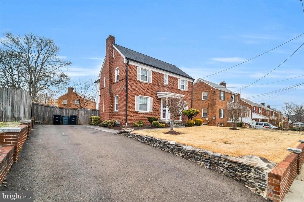 1002 Chillum Road - Photo 1