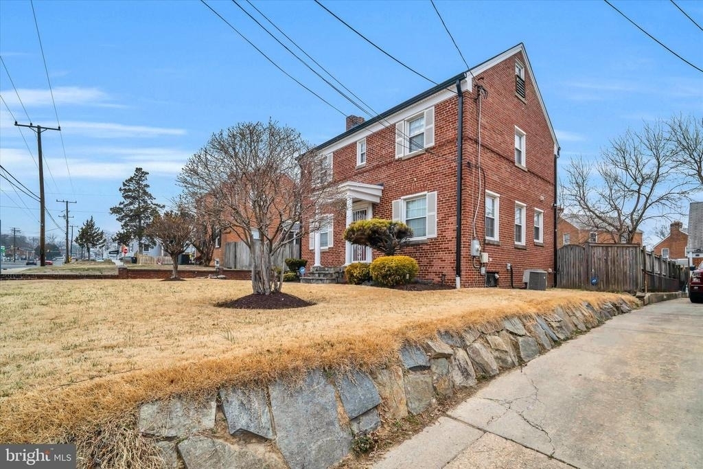 1002 Chillum Road - Photo 2