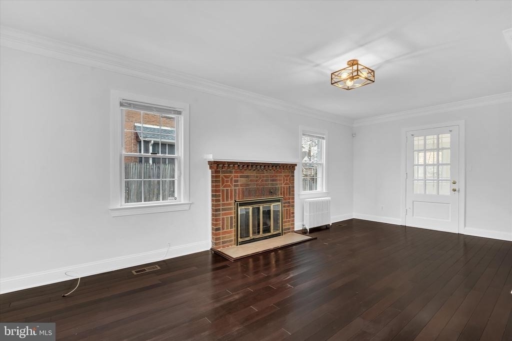 1002 Chillum Road - Photo 3
