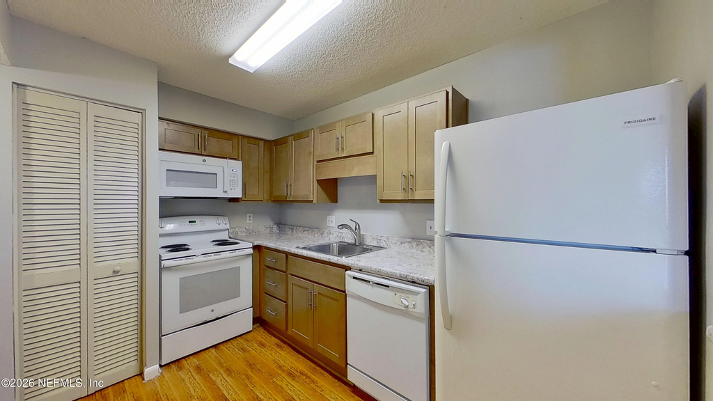 2530 Whispering Woods Boulevard - Photo 9