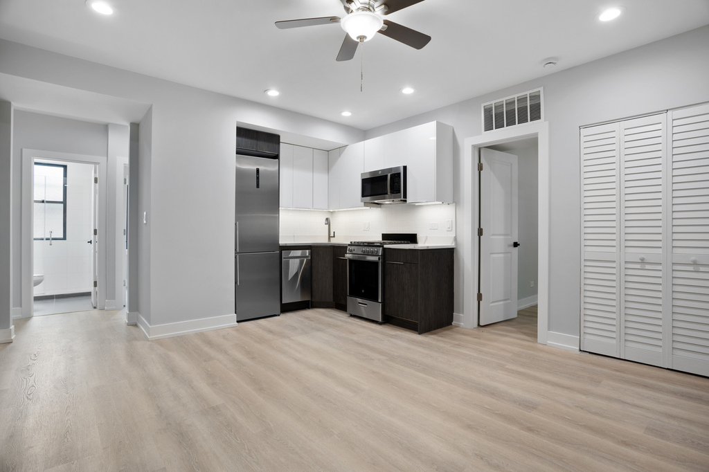 1552 W Juneway Terrace - Photo 1