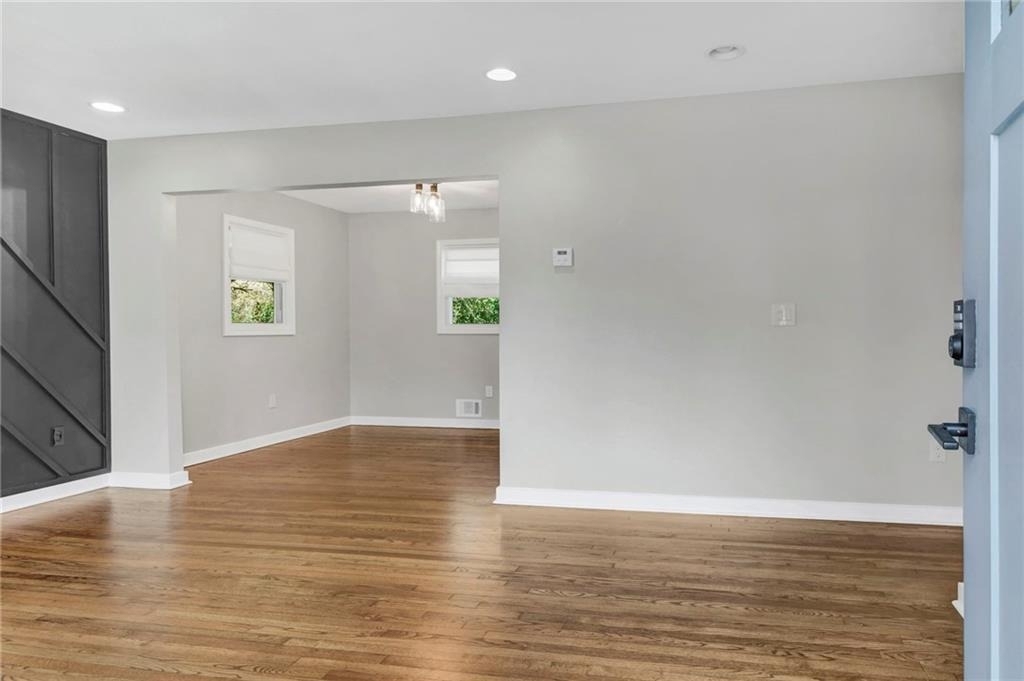 2692 Rockcliff Road Se - Photo 2