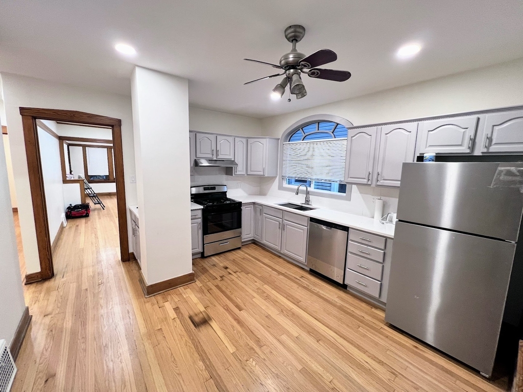 5833 W Peterson Avenue - Photo 1