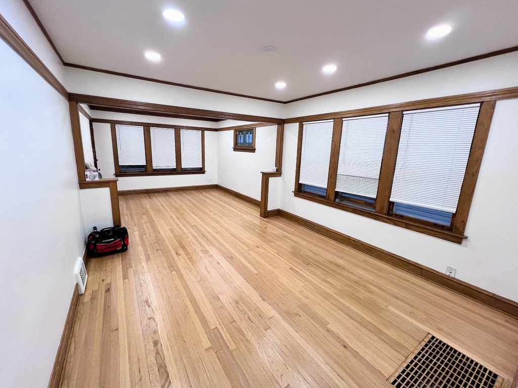 5833 W Peterson Avenue - Photo 7