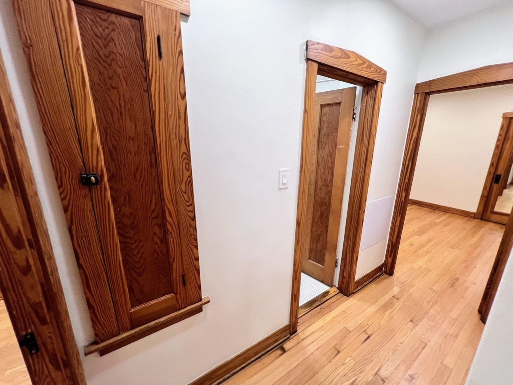 5833 W Peterson Avenue - Photo 8