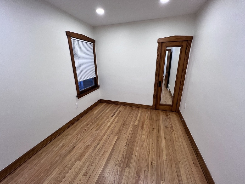 5833 W Peterson Avenue - Photo 10