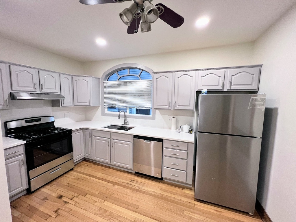5833 W Peterson Avenue - Photo 3