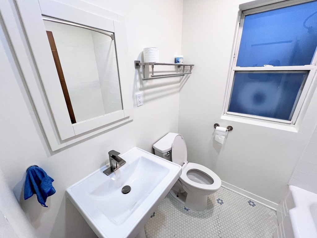 5833 W Peterson Avenue - Photo 11
